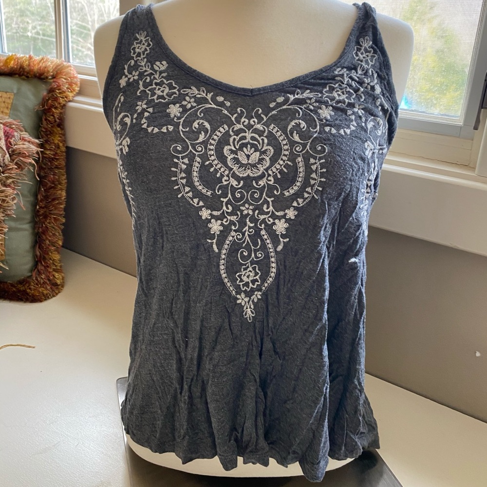 V neck embroidered tank top